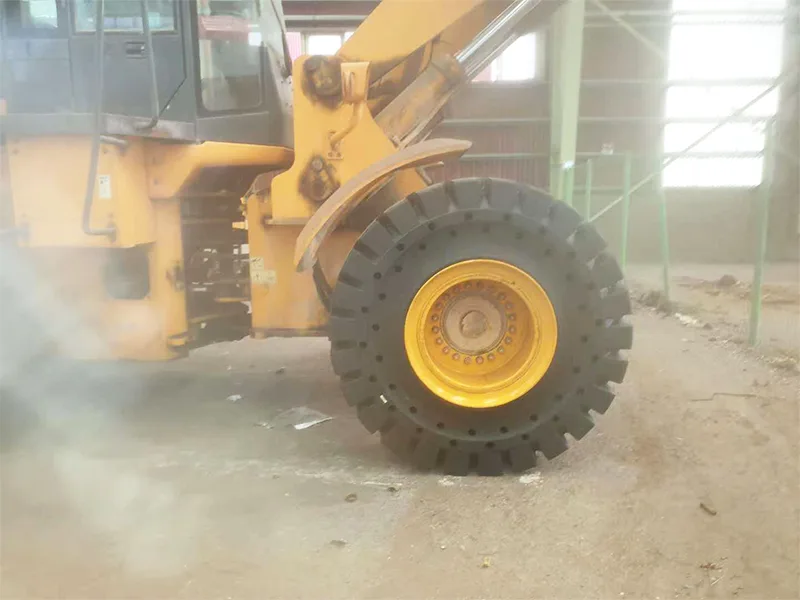 Gumagamit ang isang Glass Factory sa Brazil ng 23.5-25 Solid na Gulong